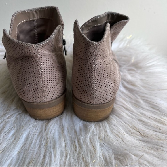 Universal Thread brown ankle boots shoes size 8.5 - Picture 4 of 10